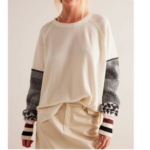 🆕 FREE PEOPLE We The Free Mod About You Cuff Raglan Pullover / Ivory Combo